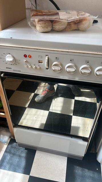 Gasfornuis met Oven beschikbaar voor biedingen