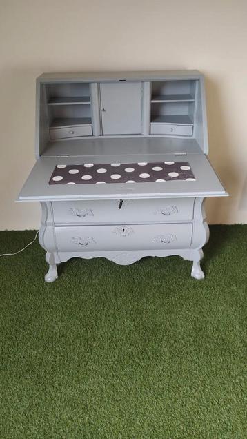 Klein schrijf bureautje - 80x100cm beschikbaar voor biedingen