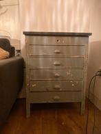 Oud grijs houten laden kastje, Huis en Inrichting, Kasten | Ladekasten, Zo goed als nieuw, Minder dan 100 cm, 25 tot 50 cm, 50 tot 100 cm