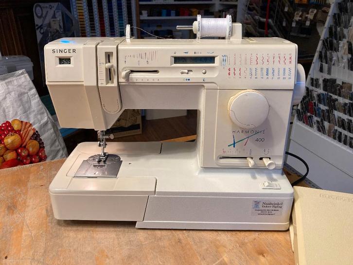 Singer melodie 400 - luxe naaimachine, Hobby en Vrije tijd, Naaimachines en Toebehoren, Zo goed als nieuw, Naaimachine, Singer