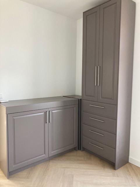 Gratis af te halen mooie solide taupe kleurige kasten, Huis en Inrichting, Kasten | Kledingkasten, Zo goed als nieuw, 200 cm of meer