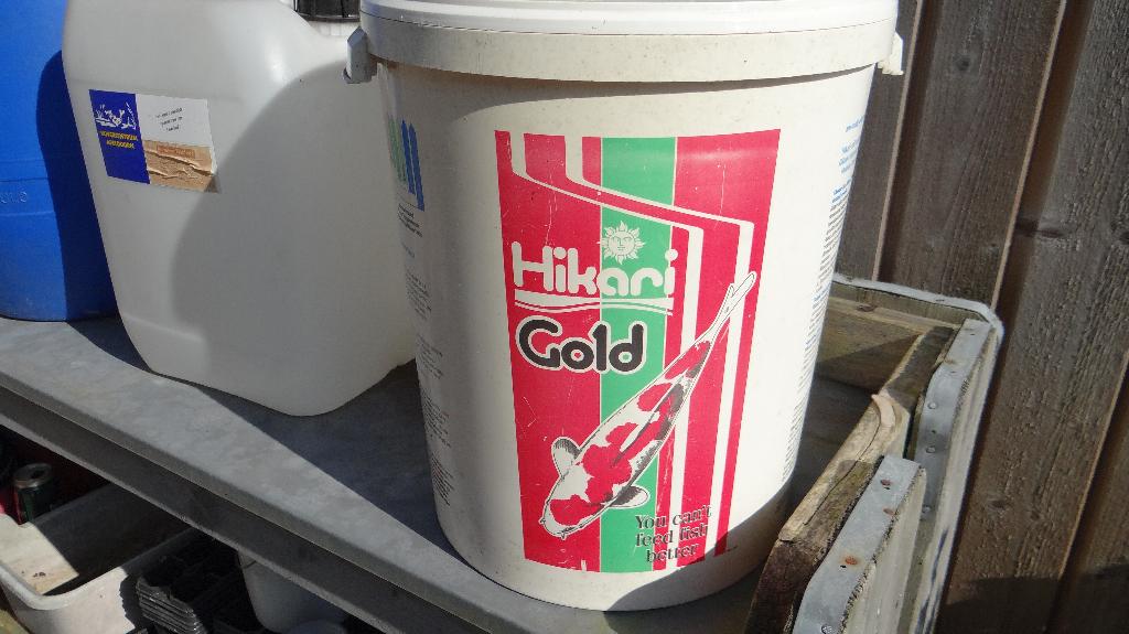 Hikari Visvoer ton. Leeg., Ophalen of Verzenden, Zo goed als nieuw, Overige typen