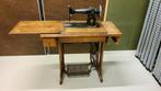 Oude Singer naaimachine met trapnaaimachine tafel, Antiek en Kunst, Antiek | Naaimachines, Ophalen