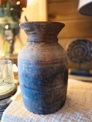 Nepalese kruik beschikbaar voor biedingen