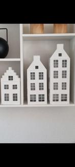 3x Grote huisjes metaal windlichten te koop, 25 tot 50 cm, Wit, Ophalen of Verzenden, Zo goed als nieuw