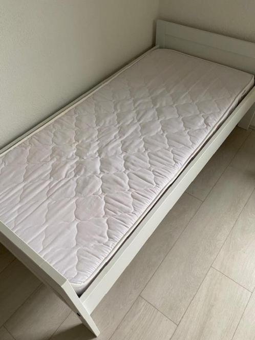 Peuter/juniorbed, Kinderen en Baby's, Kinderkamer | Bedden, Zo goed als nieuw, 140 tot 160 cm, 70 tot 85 cm, Lattenbodem, Matras
