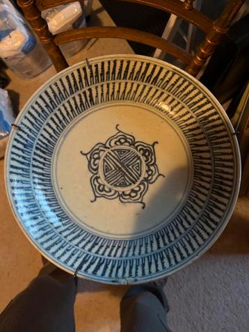 Antiek Chinees Bord Blauw Wit beschikbaar voor biedingen