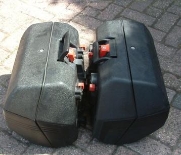 2 koffer voor motor    beschikbaar voor biedingen