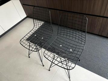Draadstoelen  beschikbaar voor biedingen