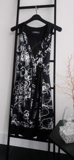 Zwart witte jurk met satijn accenten maat 36/ S, Kleding | Dames, Ophalen of Verzenden, Zo goed als nieuw, Maat 36 (S), Zwart