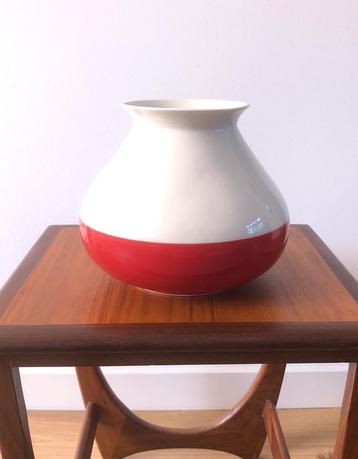 Fairtrade vaas  design: Piet Hein Eek | Crème / Rood beschikbaar voor biedingen