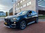 BMW X1 Sdrive18i 140pk Aut 2018 Zwart, Auto's, Automaat, 74 €/maand, Zwart, Leder en Stof
