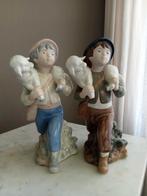 2 Vintage Beeldjes Jongen dat Lammetje draagt., Ophalen of Verzenden, Zo goed als nieuw, Mens