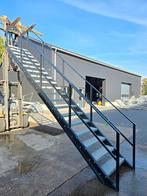 Stalen trap zwart. Hoog 3,5 mtr. Nog162