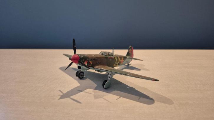 Plastic model van een Yakovlev Yak-9 schaal 1/72 (M87), Verzamelen, Luchtvaart en Vliegtuigspotten, Gebruikt, Schaalmodel, Ophalen