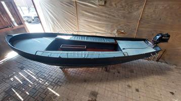 Stoere Grachten Sloep met Suzuki 6pk viertakt SAIL  beschikbaar voor biedingen