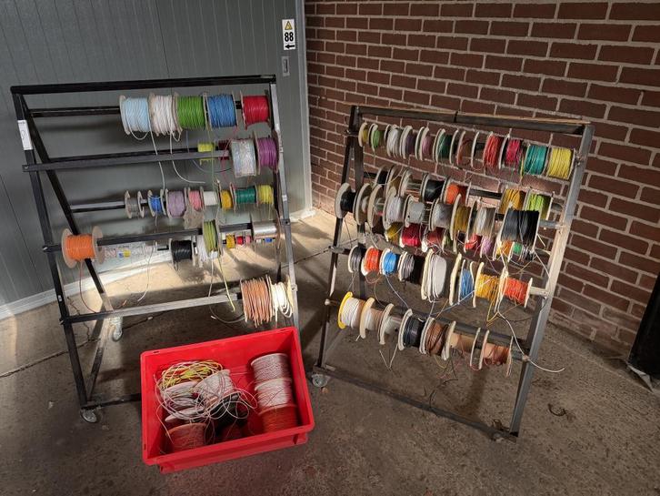 ±6 km montagedraad op 2 staanders., Doorsnedes ; 4mm, 2.5mm,, Doe-het-zelf en Verbouw, Elektra en Kabels