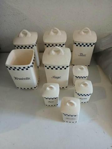 Keuken potten beschikbaar voor biedingen