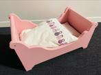 Poppen bed oud roze hout + dekbedje + kussen, Ophalen of Verzenden, Zo goed als nieuw, Babypop