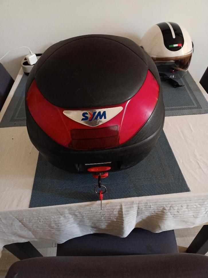 te koop koffertje voor op een scooter, Fietsen en Brommers, Brommeronderdelen | Scooters, Gebruikt, SYM, Overige typen, Ophalen
