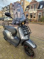 Vespa Sprint brom mat grijs 4t 45km 2017 full option, Ophalen, Maximaal 45 km/u, Vespa S, Zo goed als nieuw