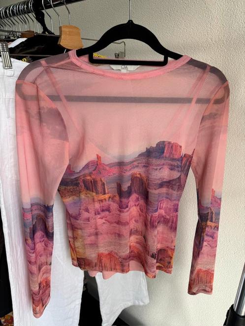 C&A roze kleurrijke mesh longsleeve top met print, Kleding | Dames, Tops, Zo goed als nieuw, Maat 42/44 (L), Roze, Lange mouw