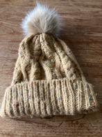 Lichtbruine grofgebreide muts voor dames beanie, Onbekend, Ophalen of Verzenden, Zo goed als nieuw, Muts