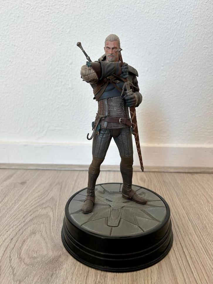 The witcher 3 wild hunt geralt statue, Verzamelen, Beelden en Beeldjes, Zo goed als nieuw, Ophalen of Verzenden
