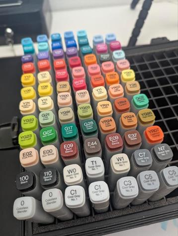 82 copic markers classic.  beschikbaar voor biedingen