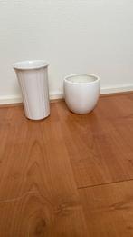 2 Witte Aardewerk vazen /potten, Minder dan 50 cm, Gebruikt, Wit, Ophalen