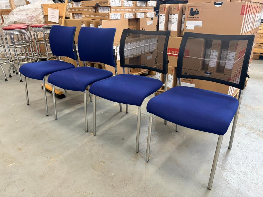 Nette blauwe stoelen voor winkel/bedrijf vergaderruimte, Huis en Inrichting, Stoelen, Gebruikt, Vier, Stof, Blauw, Ophalen