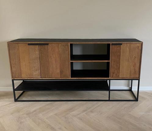 Mooi dressoir van teakhout, Huis en Inrichting, Kasten | Dressoirs, Nieuw, 200 cm of meer, 25 tot 50 cm, Met deur(en), Met plank(en)