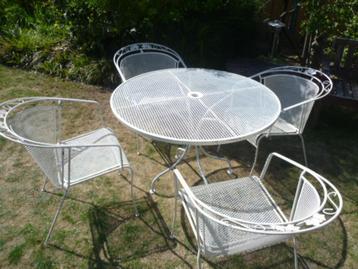 Ijzeren tuinset, tuintafel en 4 stoelen in wit beschikbaar voor biedingen