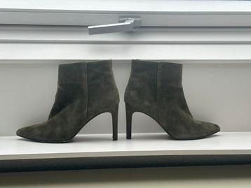 Mooie suéde enkellaarzen van Sacha mosgroen 40 beschikbaar voor biedingen