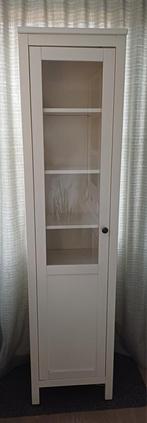 Ikea Hemnes vitrinekast met ledverlichting, Huis en Inrichting, Ophalen of Verzenden, Zo goed als nieuw, 25 tot 50 cm, 150 tot 200 cm