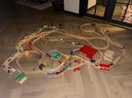 Houten treinbaan voor uren speel plezier, Ophalen, Zo goed als nieuw