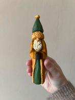 Handgemaakte houtgesneden Kerstman geel groen Santa wood, Ophalen of Verzenden, Nieuw