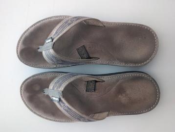 Oude Teva slippers onverwoestbaar maat 39 small beschikbaar voor biedingen