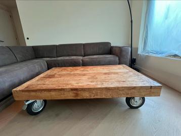 Salontafel op wielen 80x130 beschikbaar voor biedingen