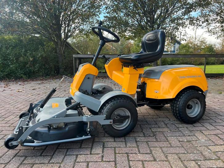 Frontmaaier Stiga Park Residence 4WD Nieuw maaidek 107 uren, Tuin en Terras, Zitmaaiers, Gebruikt, 90 tot 120 cm, Elektrische starter
