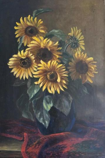 Stilleven, zonnebloemen in een vaas beschikbaar voor biedingen