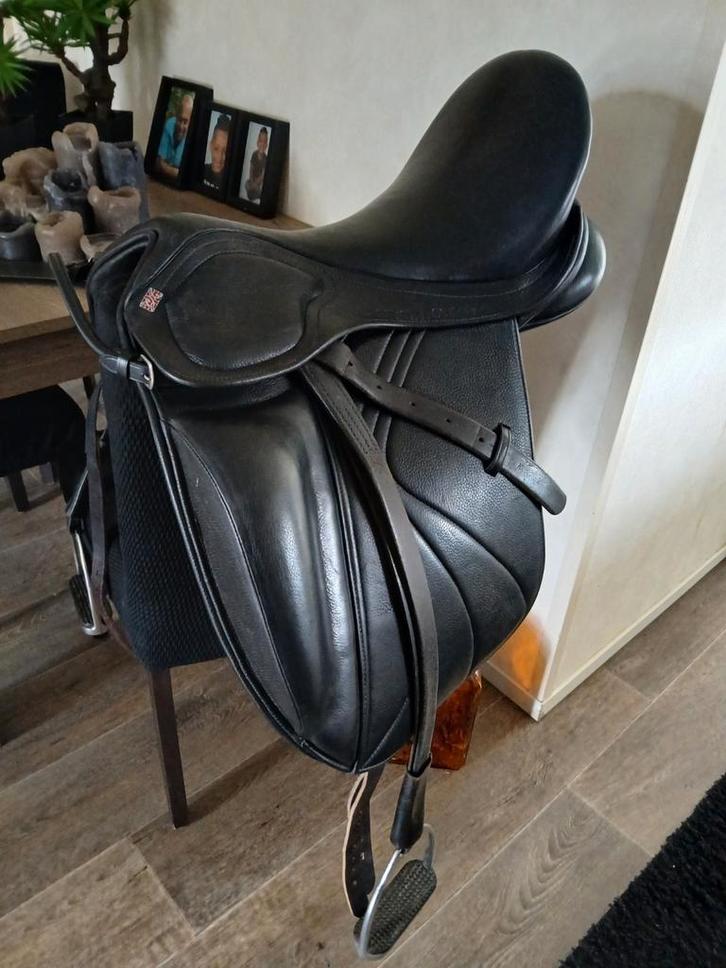 Claridge House softblock dressuurzadel 17,5, Dieren en Toebehoren, Paarden en Pony's | Zadels, Zo goed als nieuw, Dressuur, Ophalen