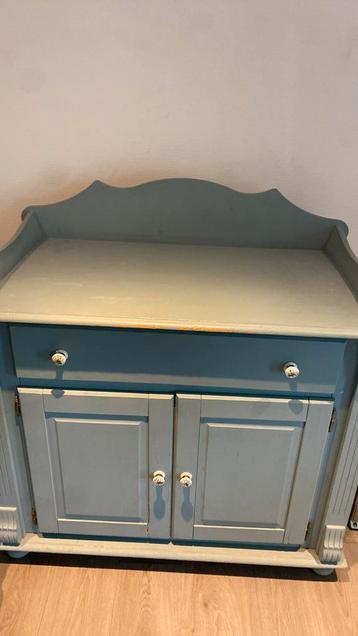 leuke commode beschikbaar voor biedingen