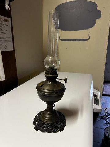 Zeldzaam Antieke oude olielamp beschikbaar voor biedingen