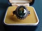 Oude zilveren ring met groene glinstersteen maat 17+, Verzenden, Zilver, Ring