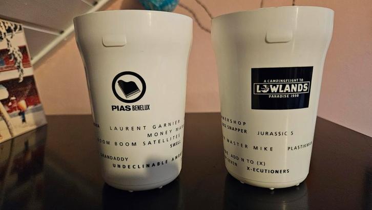 2 Lowlands Bekers 1998 - Zeldzaam!, Sieraden, Tassen en Uiterlijk, Uiterlijk | Gezichtsverzorging, Gebruikt, Overige typen, Gehele gezicht