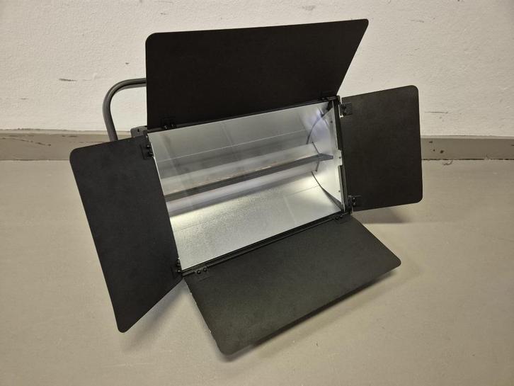 Infinity (Showtec) TF260-C9 RGBA++ LED Flood/Blinder/Strobe, Muziek en Instrumenten, Licht en Laser, Zo goed als nieuw, Licht