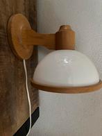 Vintage licht houten wandlamp met kunststof kap, Huis en Inrichting, Lampen | Wandlampen, Ophalen of Verzenden, Hout, Vintage