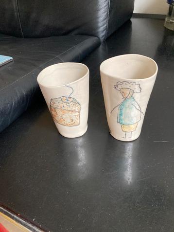 Keramiek bekers met grappige afbeeldingen beschikbaar voor biedingen