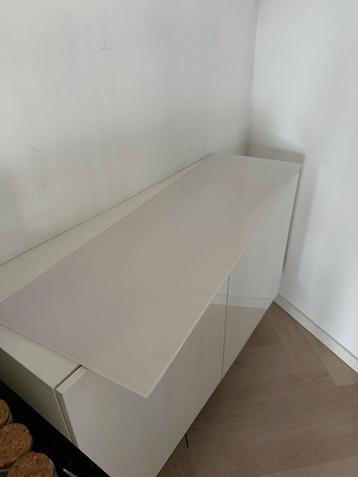 Witte Besta kast met glazen plaat 120cm